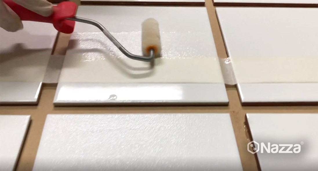 Imprimacion activadora para crear poro en azulejos y baldosas